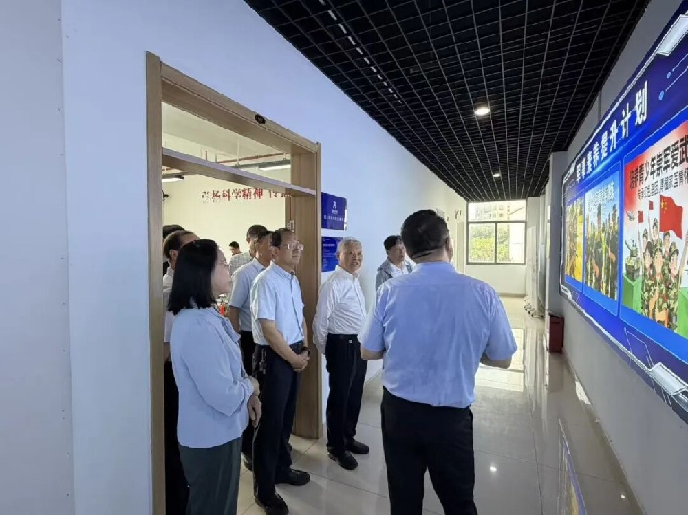 市关工委主任戚寿余一行赴文旅区关工委校外教育辅导中心站调研关心下一代工作
